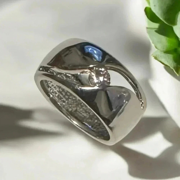 🇨🇦🆕5th Avenue
Swarovski Pink Quartz Crystal Solitaire - Picture 5 of 12